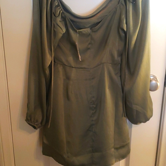 Dress - Picture 2 of 3